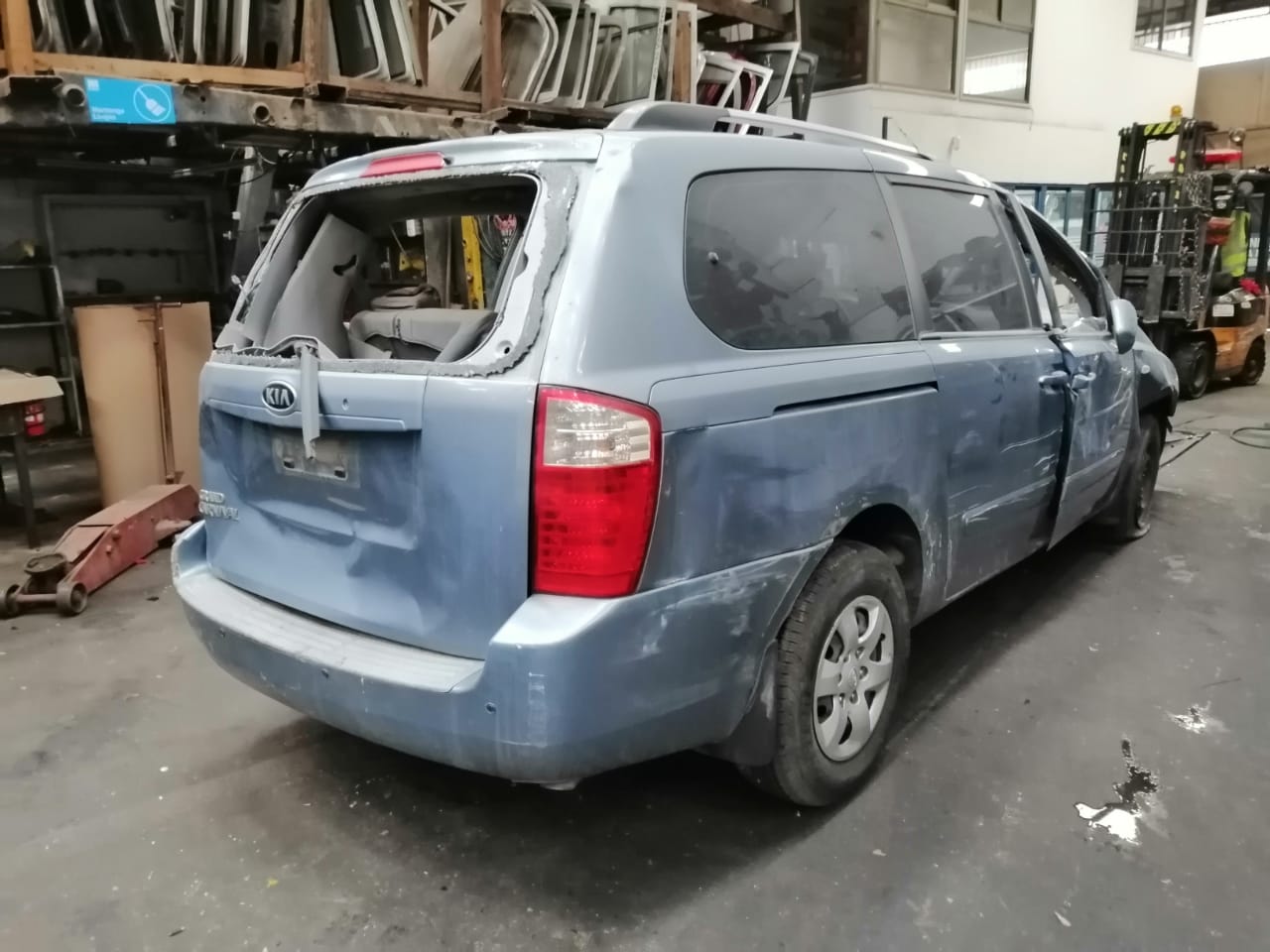  Kia GRAND CARNIVAL 2010    EN DESARME